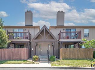 5641 SW Foxcroft Cir S APT 202, Topeka, KS 66614