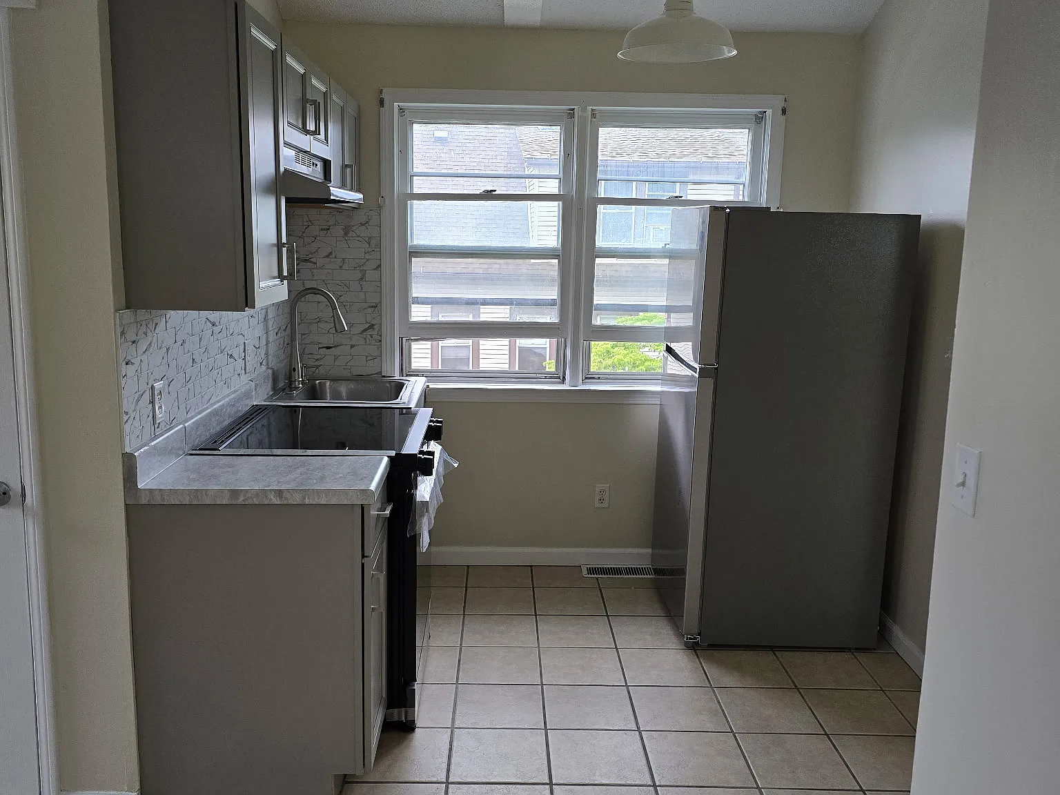1 bed, 1882 sqft, $1,300 — Photo 2