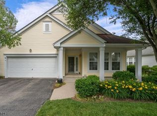 5 Ascot Dr, Belvidere, NJ 07823