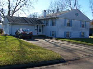 409 E Wanda Ln, Fairbury, IL 61739