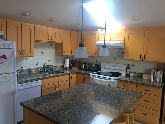 3rd image of 10021 Mary Ave NW