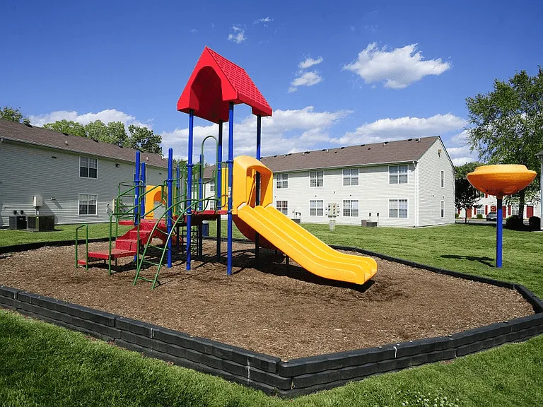 Woodbridge Apartments — Photo 6