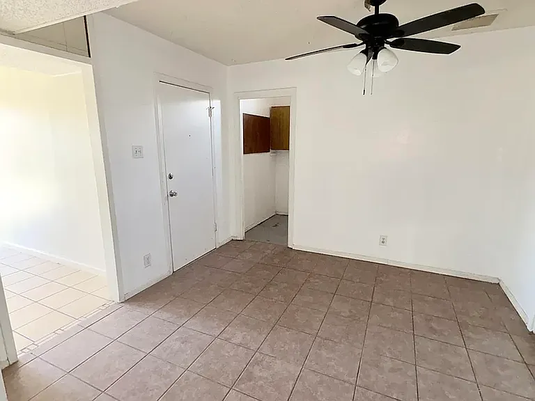 9406 Montgomery Dr — Photo 15