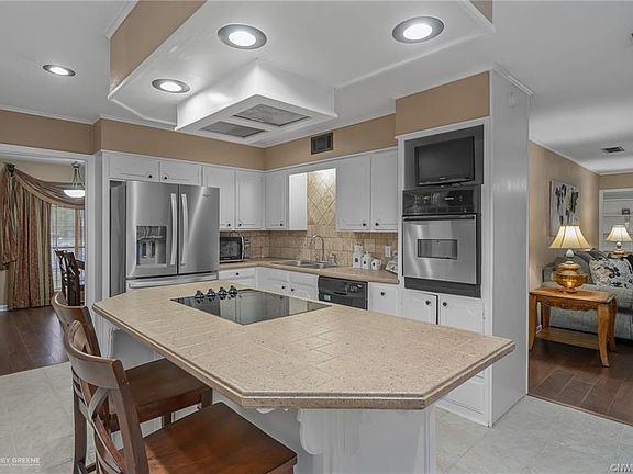 4th image of 9532 Holly Oak Dr