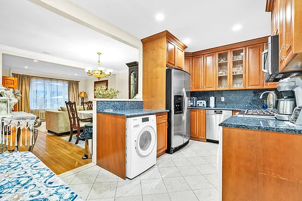 Sold by Halvatzis Realty | media 7