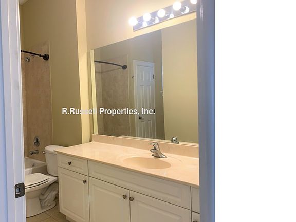 3rd image of 1427 Lake Baldwin Ln APT C