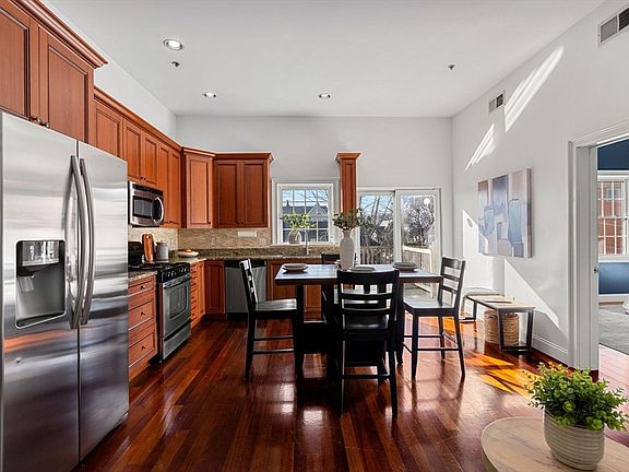 3rd image of 661 Bennington St #3