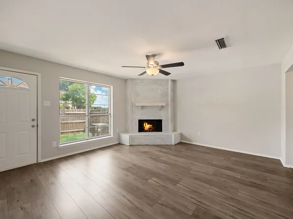 1 E Mountain Ln, Grand Prairie, TX 75052