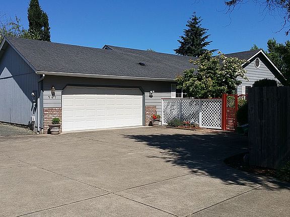 2nd image of 567 N 1st St