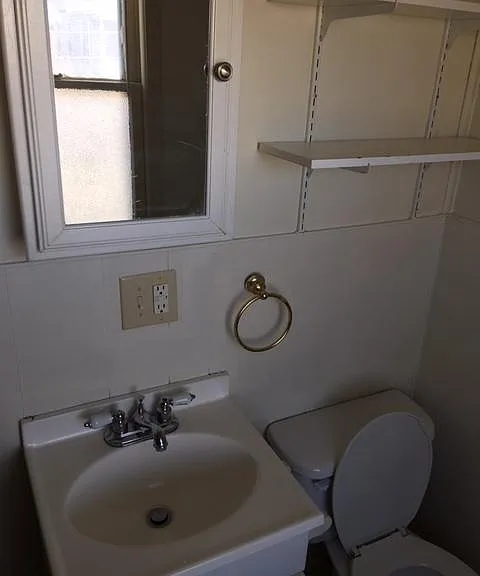 933 Mathews Ave #2F — Photo 4