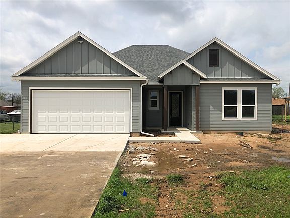 2nd image of 413 Hickorywood