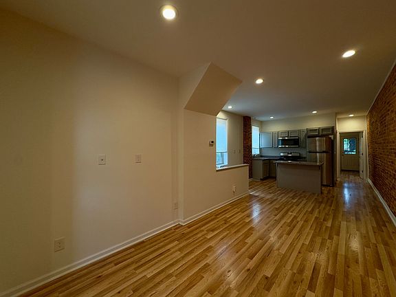 3rd image of 101 W 27th St Unit 1