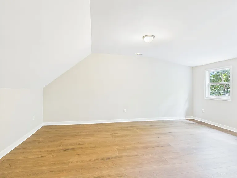 2313 National St — Photo 38