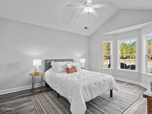4th image of 1001 Sweet Bay Circle