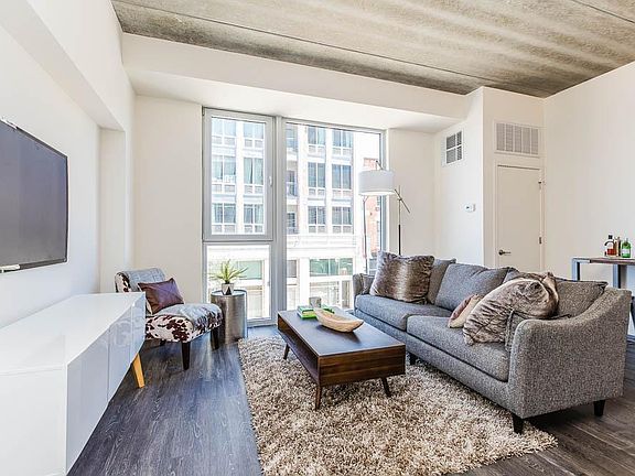2nd image of 1918 N Milwaukee Ave #1BR