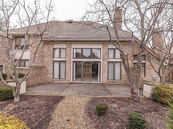 3rd image of 2206 Pebblebrook #3