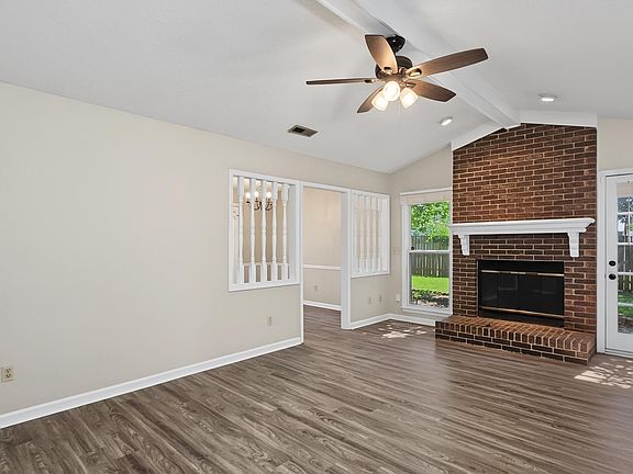 4th image of 108 Brass Oak Dr