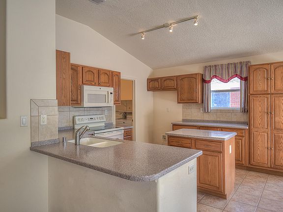 5th image of 10209 Wickenburg St NW