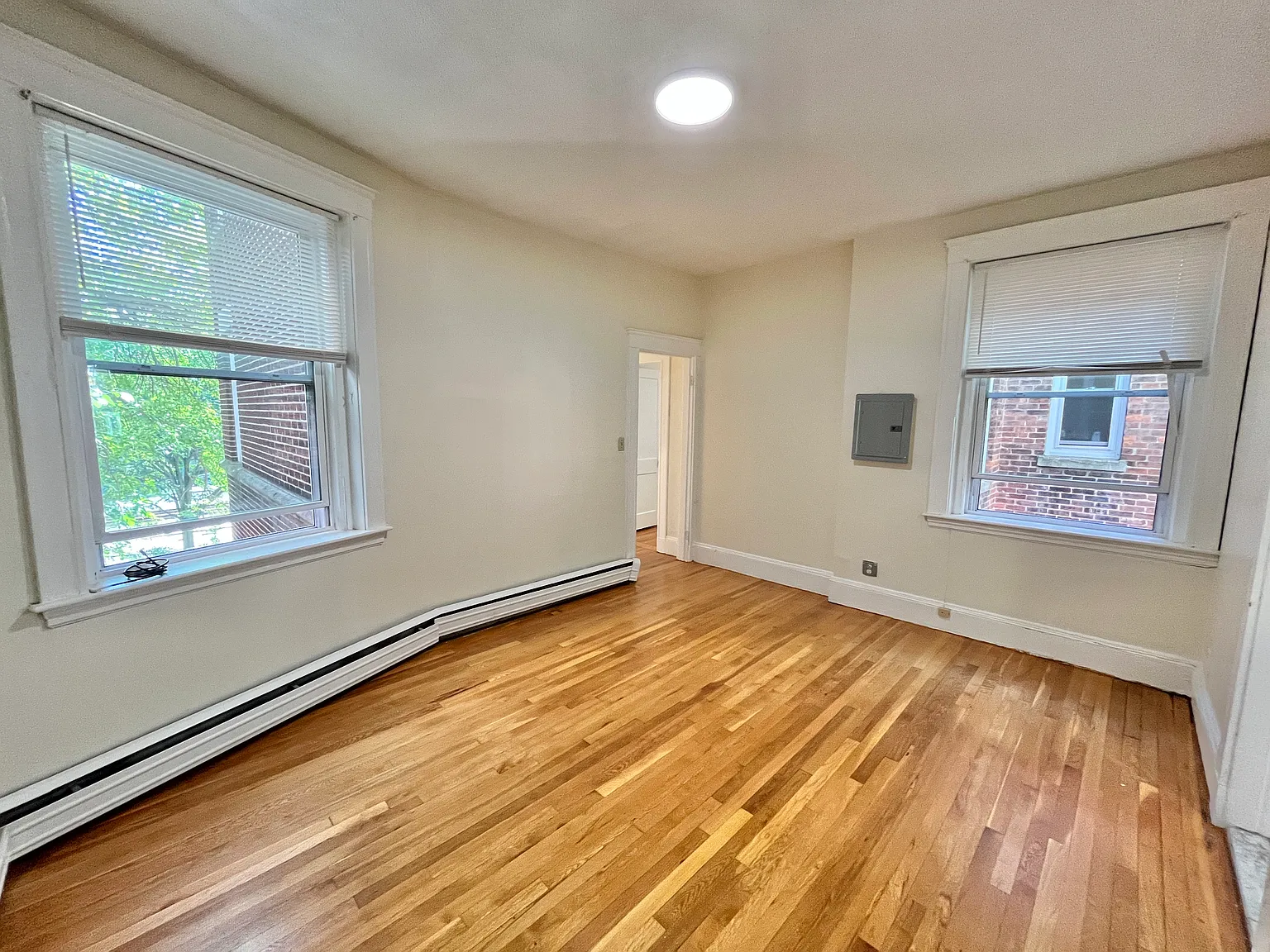3 bed, 999 sqft, $3,000 — Photo 1