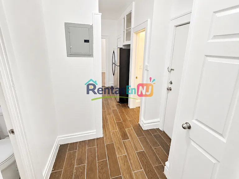 216 Sunset Ave #1R — Photo 6