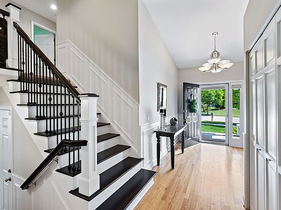 3rd image of 1264 N Sherwood Ln