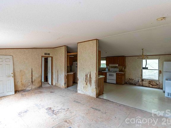 2nd image of 190 Pinewood Knoll Dr