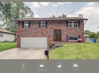504 Oakwood Dr, Troy, IL