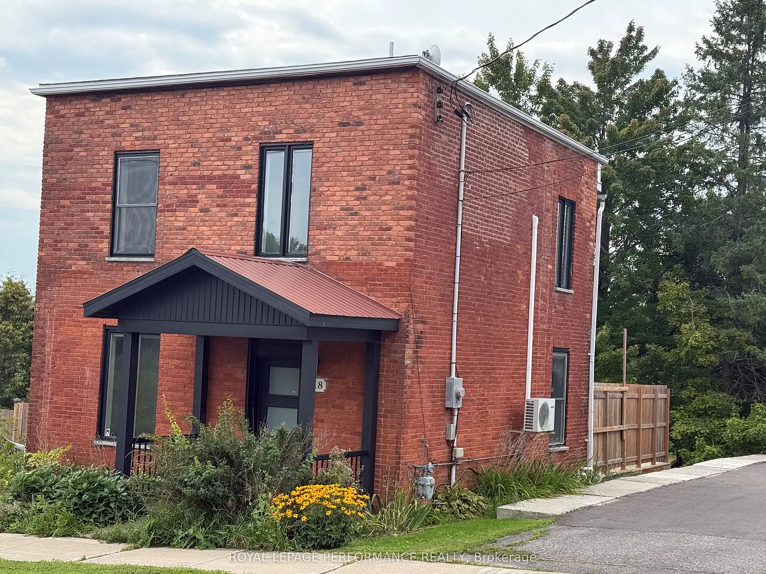 3 bed, $2,400 — Photo 1