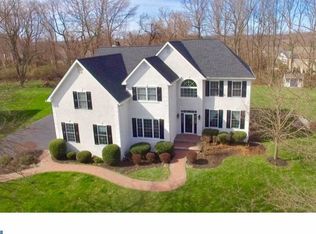 18 Woodsview Dr, Garnet Valley, PA 19060