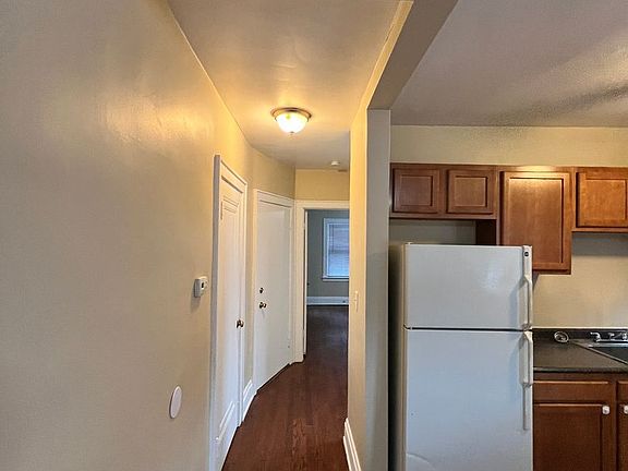 5th image of 212 Rockdale Ave APT 3