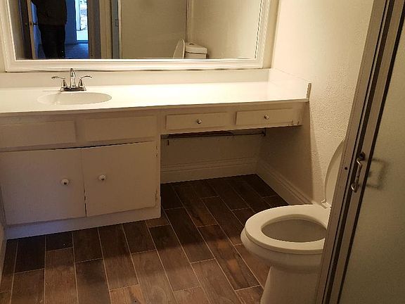 2nd image of 1574 Camelot Dr