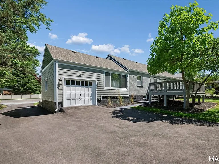 9743 Tesson Ferry Rd — Photo 17