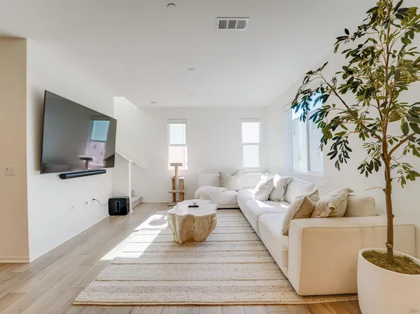 5464 Seacliff Pl Unit 21, San Diego, CA 92154