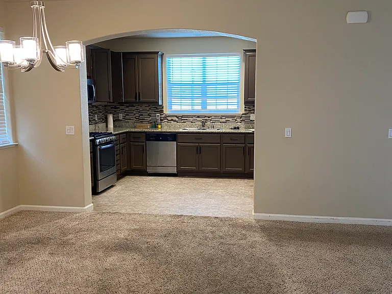 639 Livingston Ave — Photo 6