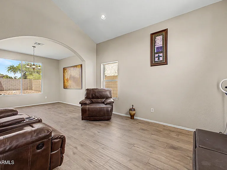 4518 E Rowel Rd — Photo 6
