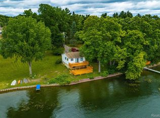 11044 Grand River Ave, Brighton, MI 48116