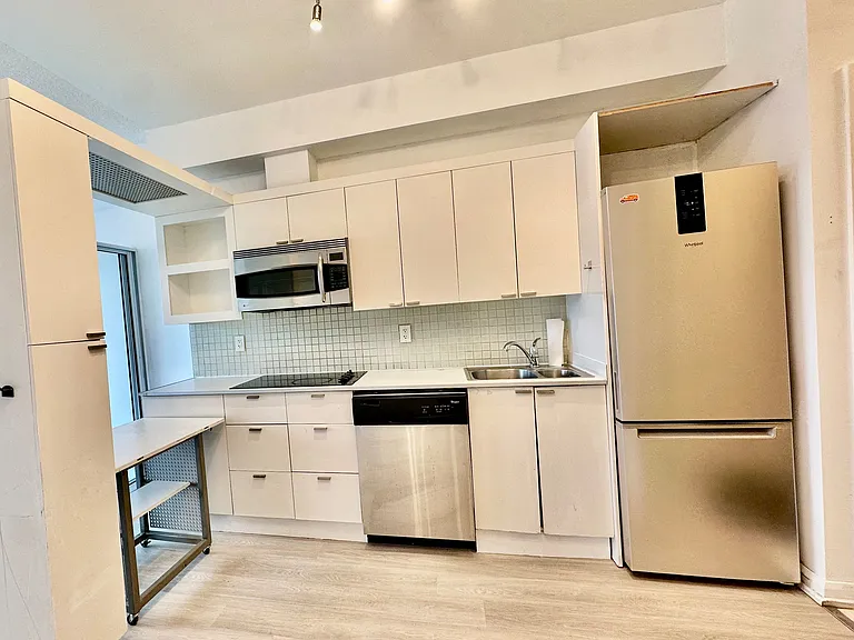 111 Elizabeth St #1530 — Photo 2