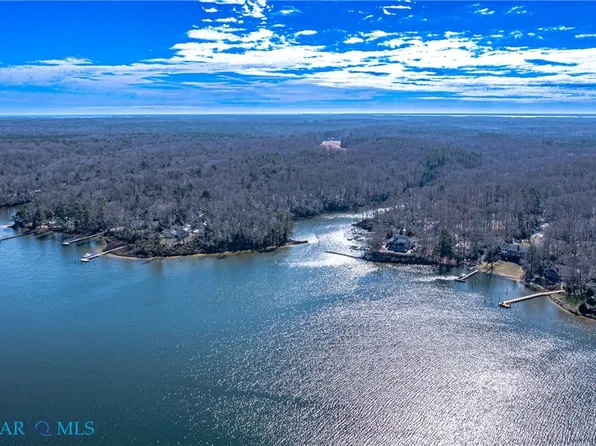 407 Loblolly Rd, Weems, VA 22576