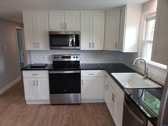 5th image of 105 Chalmers St