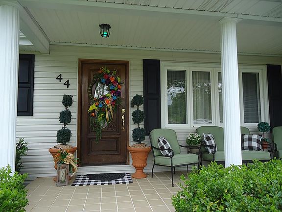 3rd image of 44 N Travis Dr