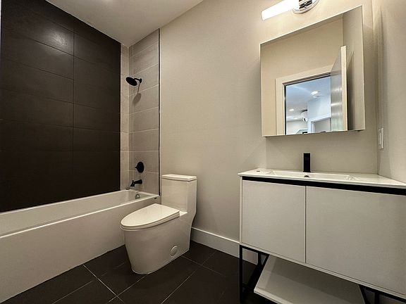 5th image of 46-48 Van Reipen Ave #3F