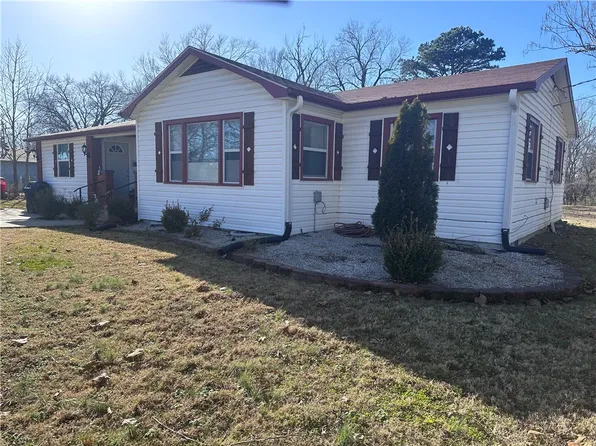 635 N East St, Rogers, AR 72756