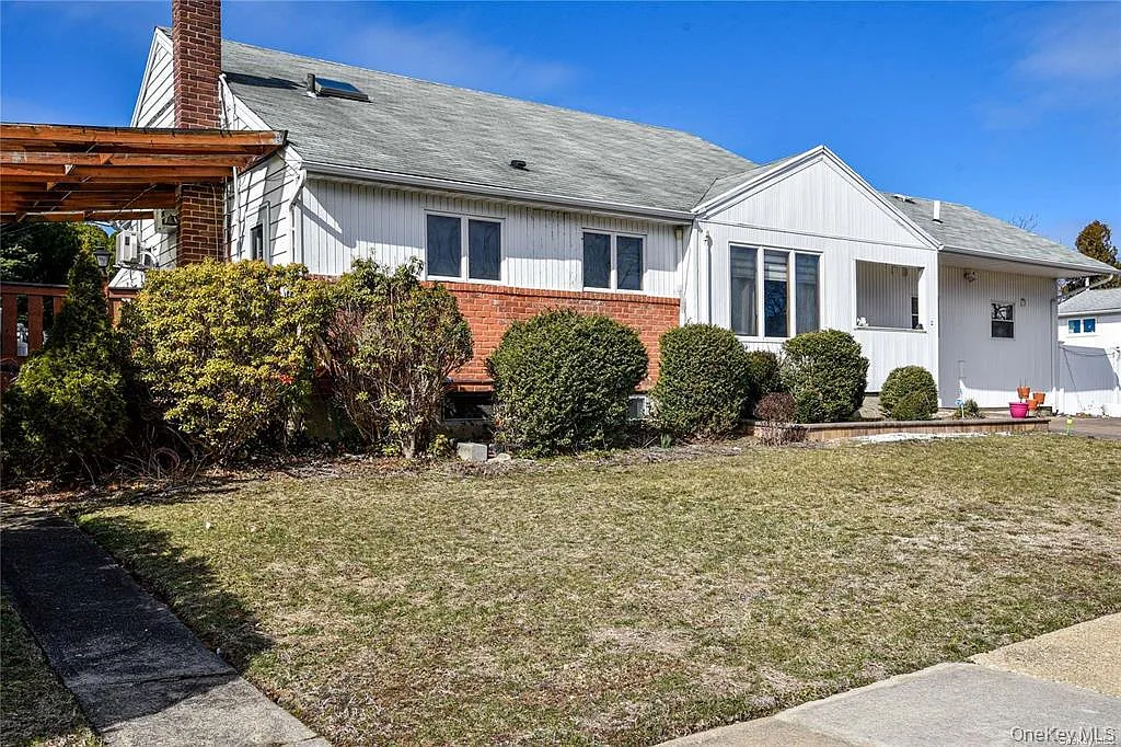 3 bed, 2.0 bath, 2100 sqft, $5,000 — Photo 2