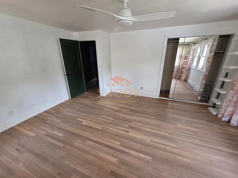 914 Vine St — Photo 20