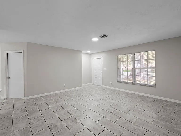 1206 Baldwin Pl — Photo 9