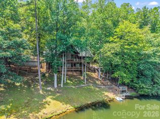 446 Rainbow Cir, Lake Lure, NC 28746