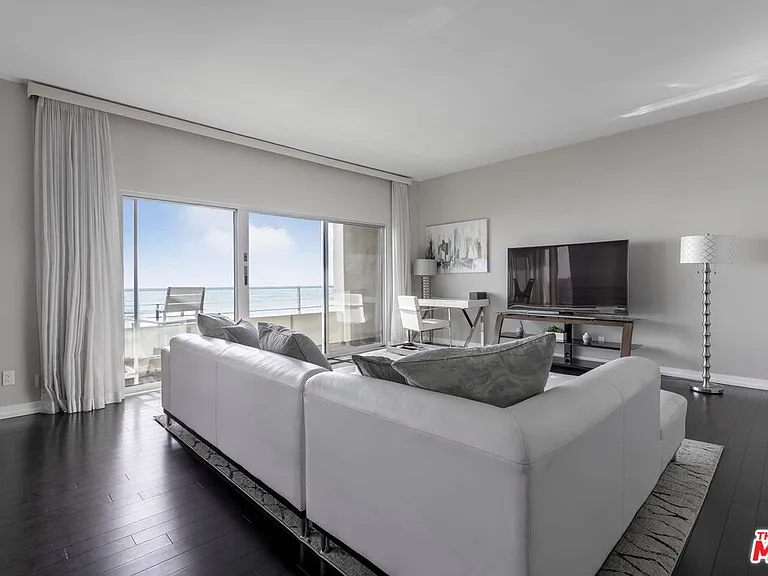 18065 Coastline Dr #4 — Photo 3