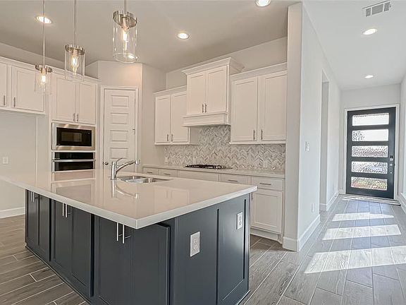 2nd image of 2831 Lemonwood Ln