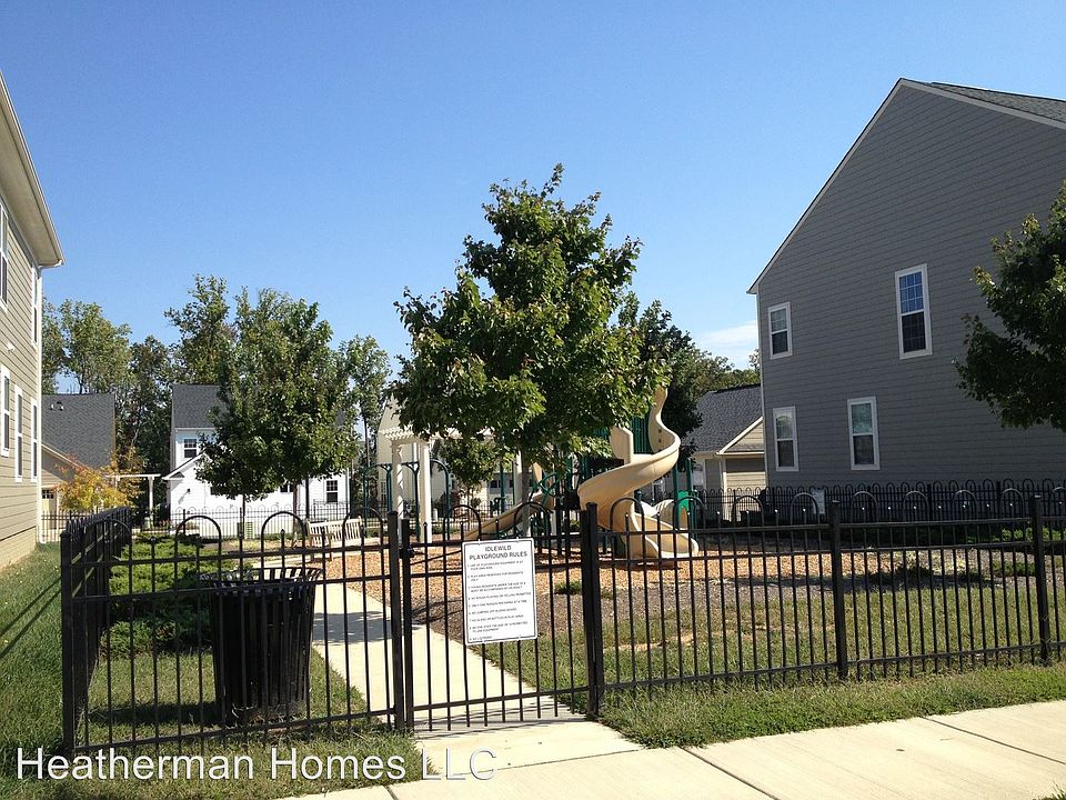 1st image of 1304 Saunders Dr