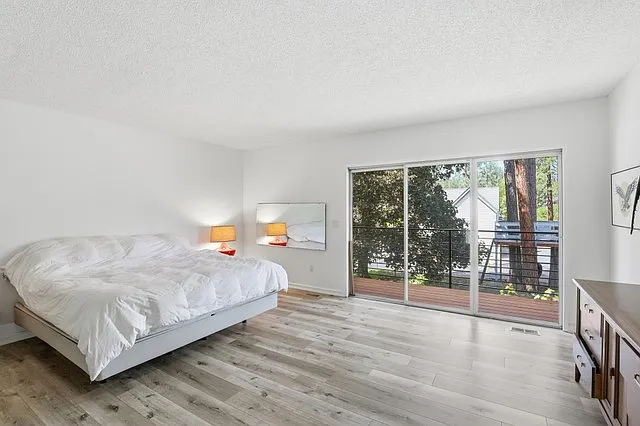 6 bed, 4248 sqft, $3,500 — Photo 4